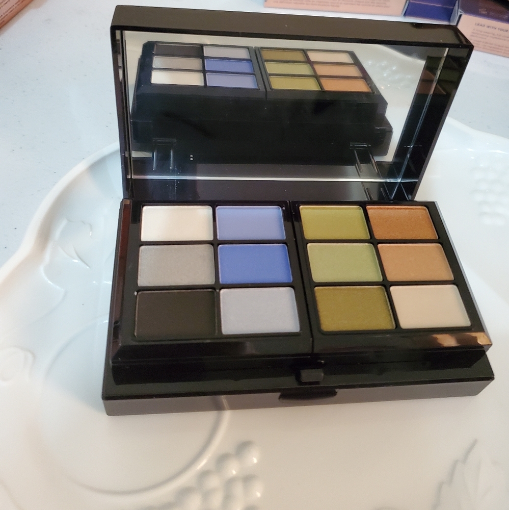 Malibu Glitz Multi-Color Makeup Palette Case - Picture 2 of 8